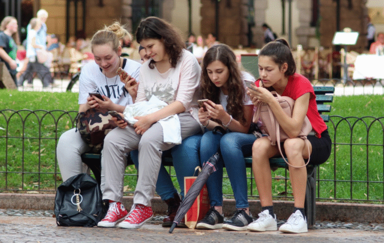 Children and Mobile Phones: 9 Tips for Parents