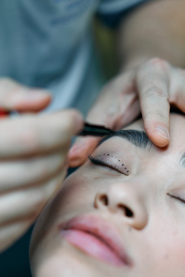 The Benefits of Eyelid Surgery in Houston for Individuals with Droopy Eyelids