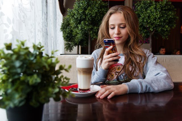 The Impact of Social Media on Teenagers: Essential Information for Parents