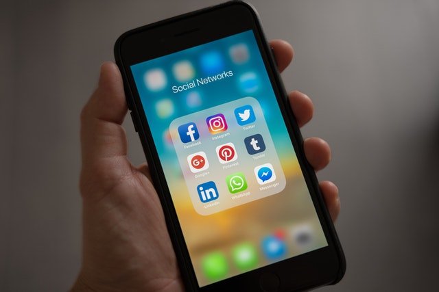 6 Factors to Keep in Mind When Choosing a Phone as a Gift